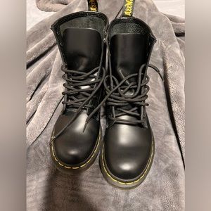 Doc Martens 1460 smooth leather womens size 7
